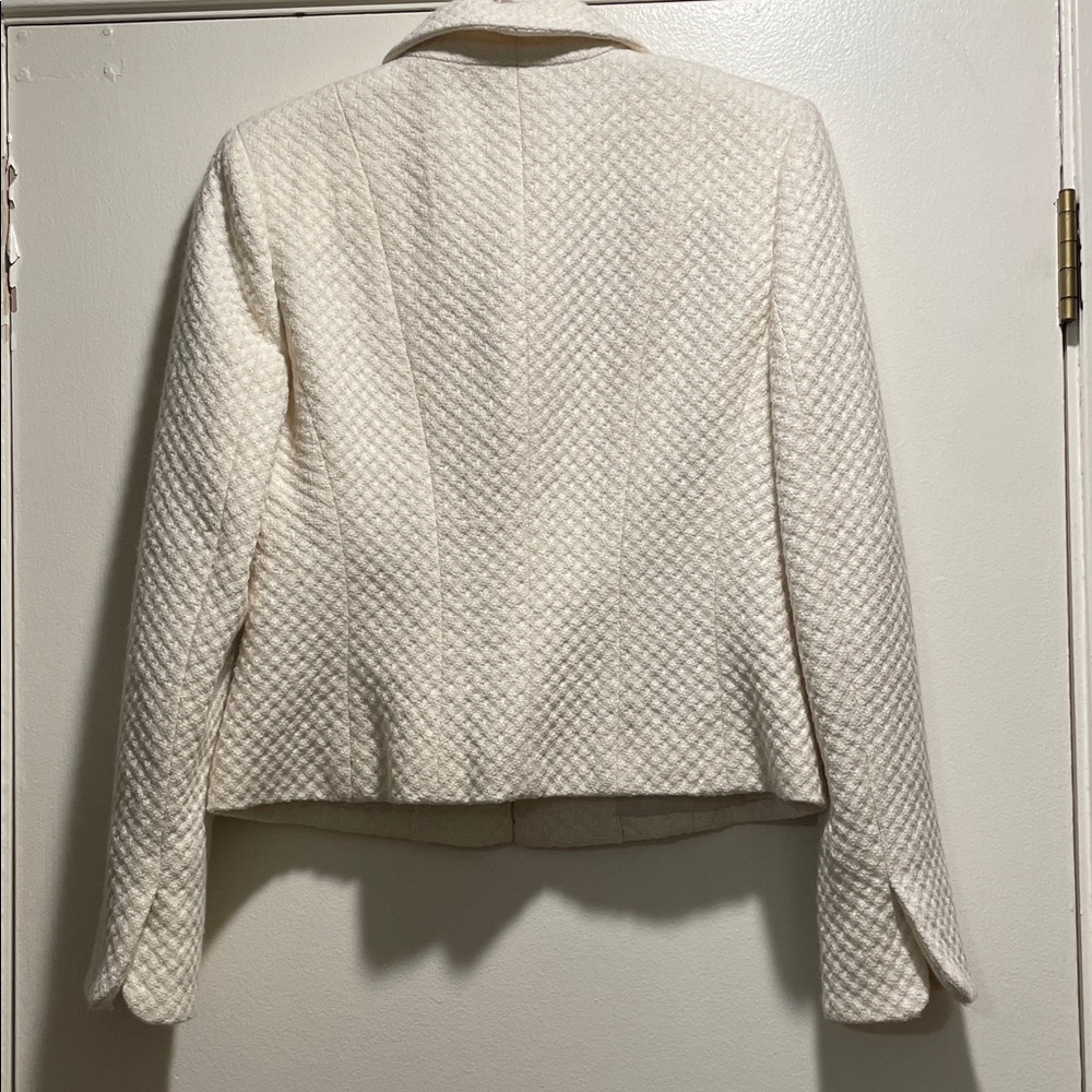 Tahari Ivory Peak Lapel Textured Hidden Button Snap Blazer - Picture 7 of 13